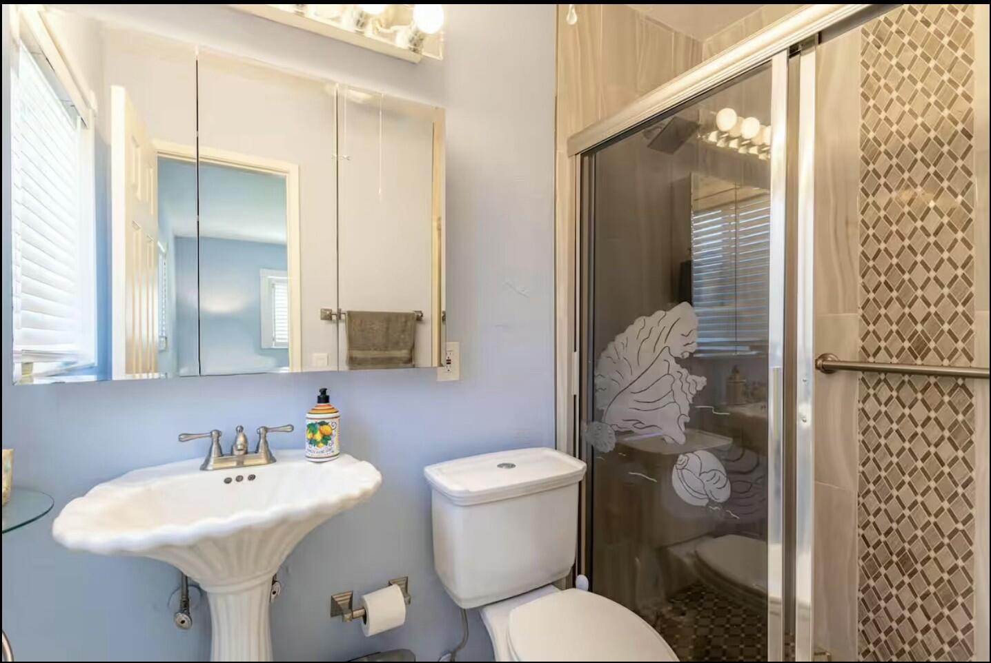 2632 Northeast 27th Court, Unit WEST Lighthouse Point, FL 33064 - Photo 19 of 23 tempImageNskDPh