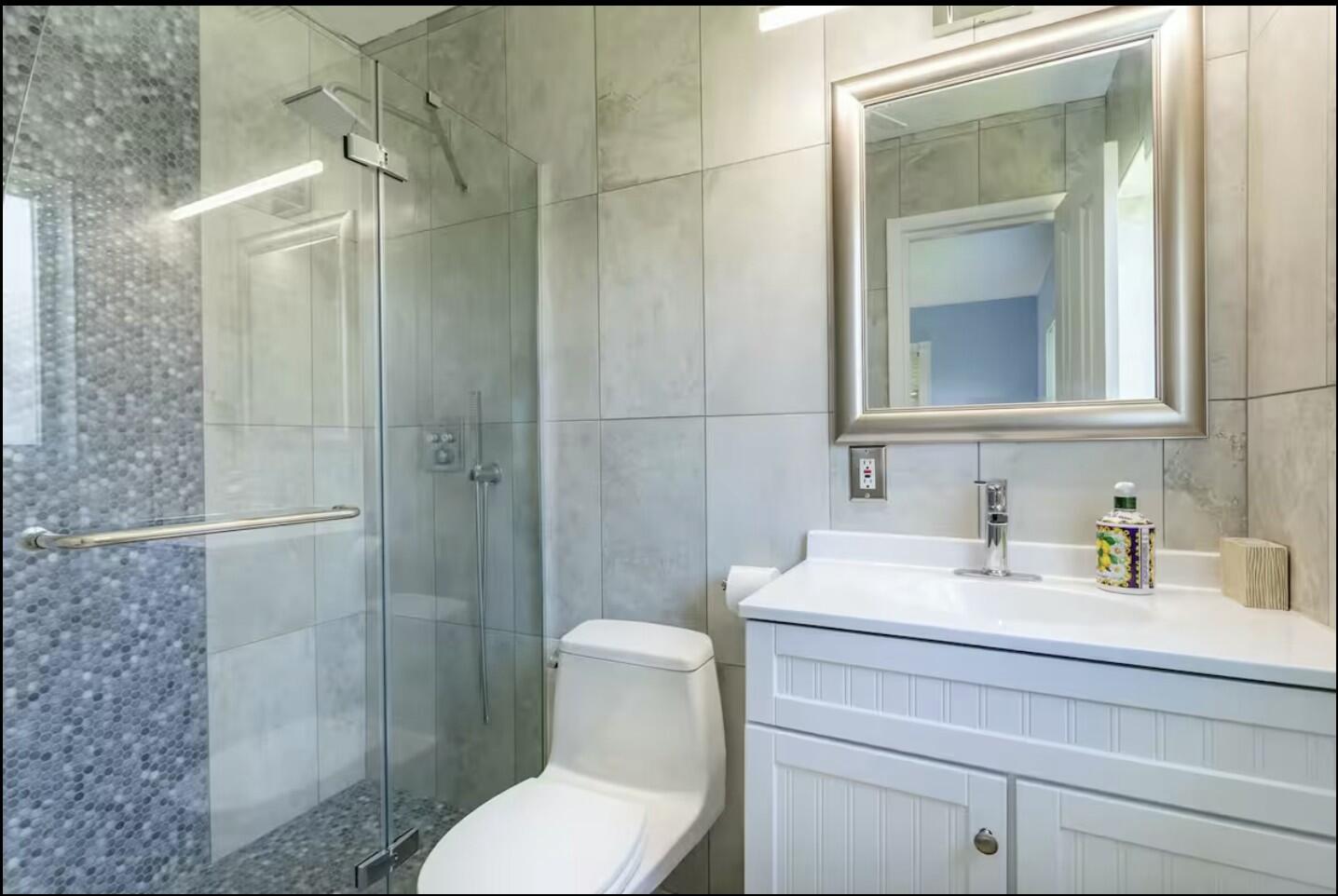 2632 Northeast 27th Court, Unit WEST Lighthouse Point, FL 33064 - Photo 20 of 23 tempImage4JruRO