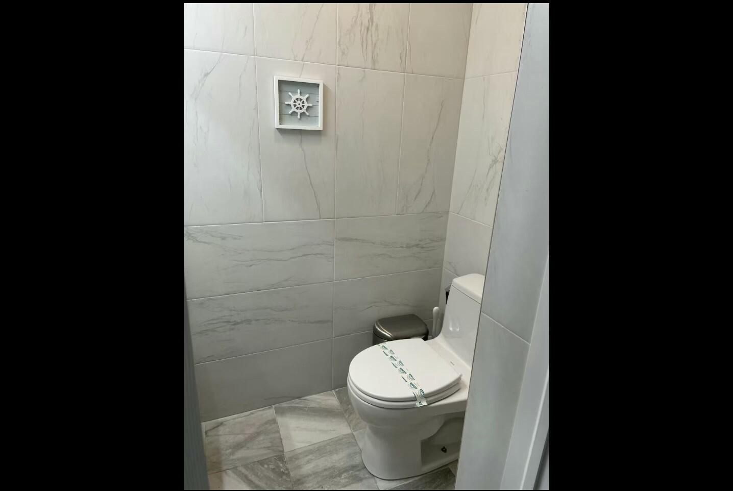 2632 Northeast 27th Court, Unit WEST Lighthouse Point, FL 33064 - Photo 22 of 23 tempImage45aCUx