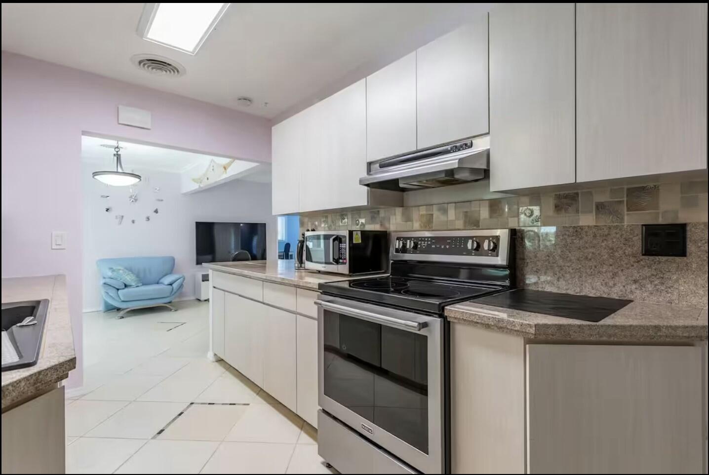 2632 Northeast 27th Court, Unit WEST Lighthouse Point, FL 33064 - Photo 7 of 23 tempImageWbMIC1