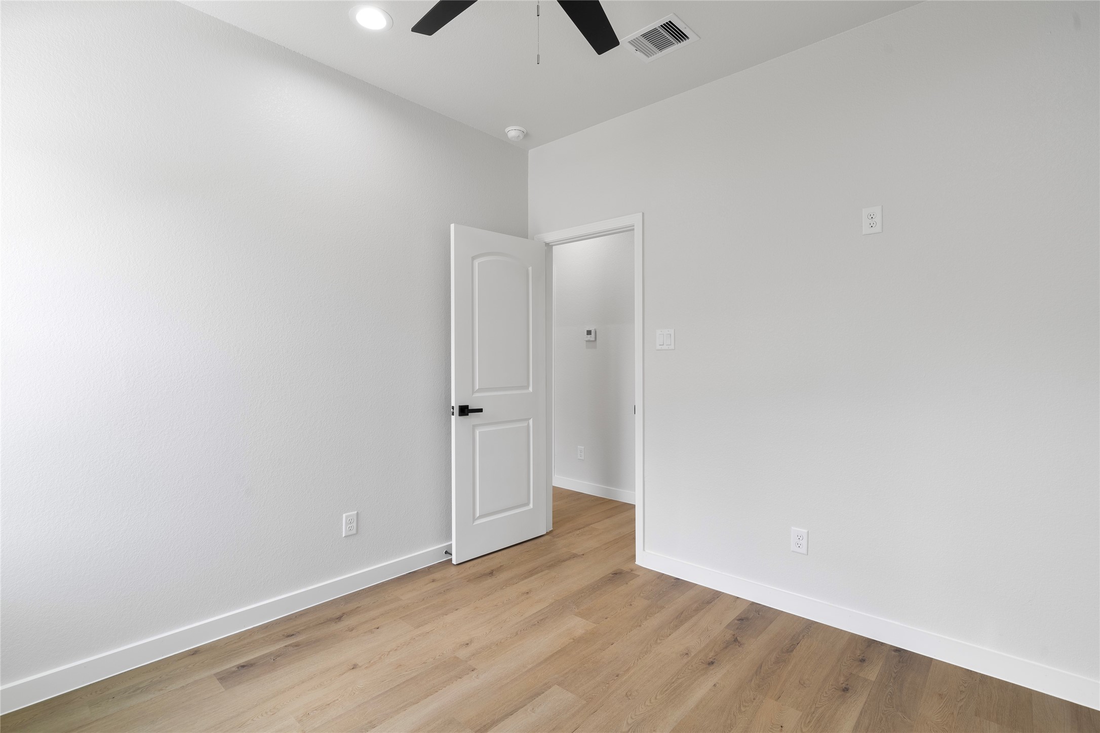 7220 South Hall Street, Unit B Houston, TX 77028 - Photo 20 of 34 a view of an empty room