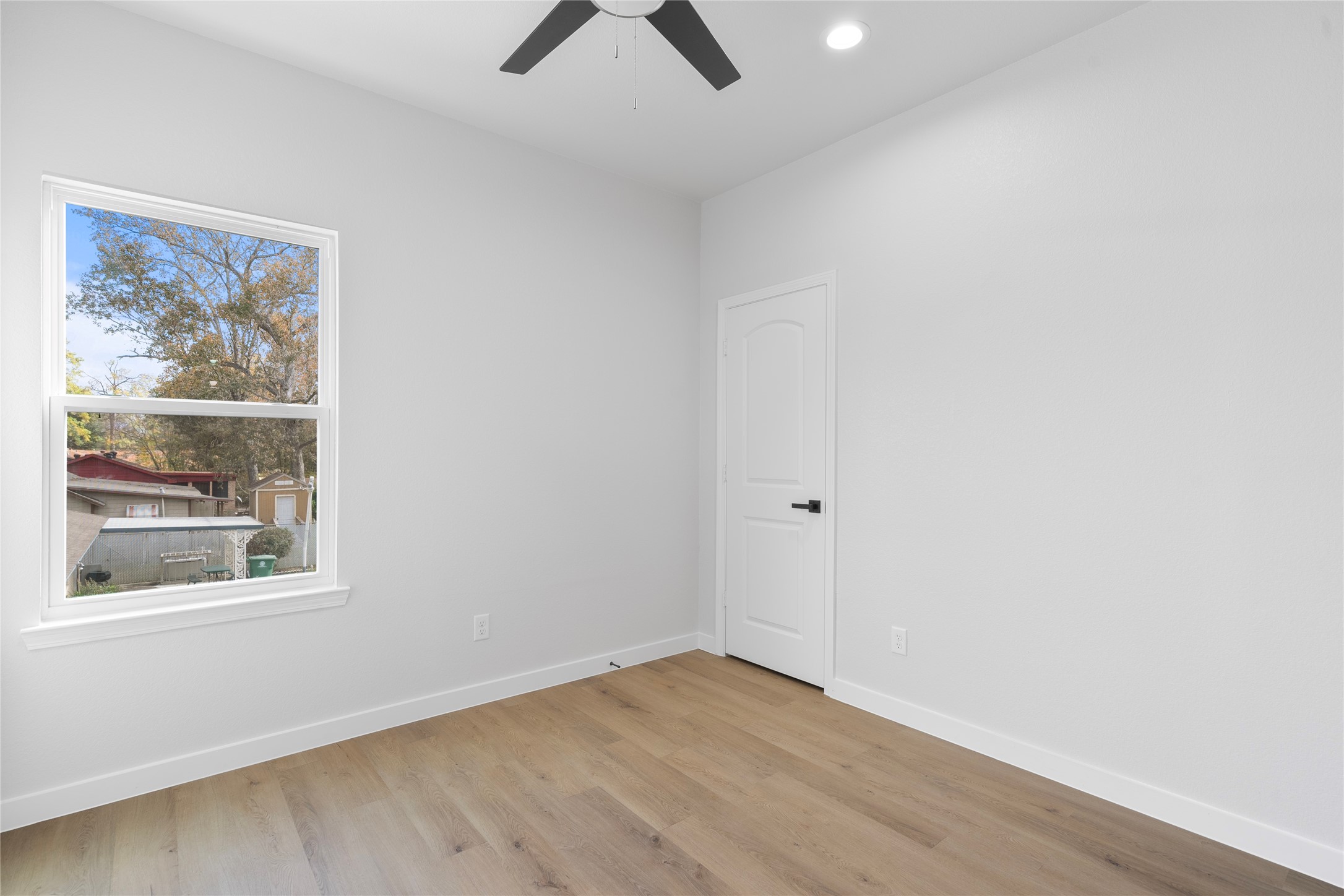 7220 South Hall Street, Unit B Houston, TX 77028 - Photo 21 of 34 an empty room with a window