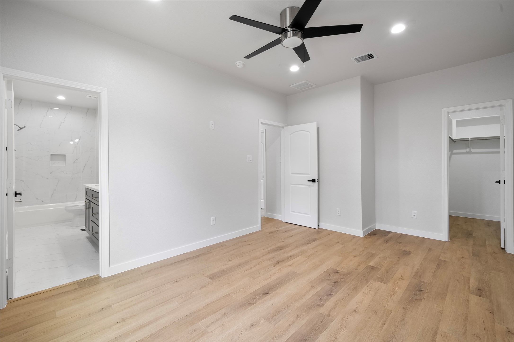 7220 South Hall Street, Unit B Houston, TX 77028 - Photo 25 of 34 an empty room with wooden floor and windows
