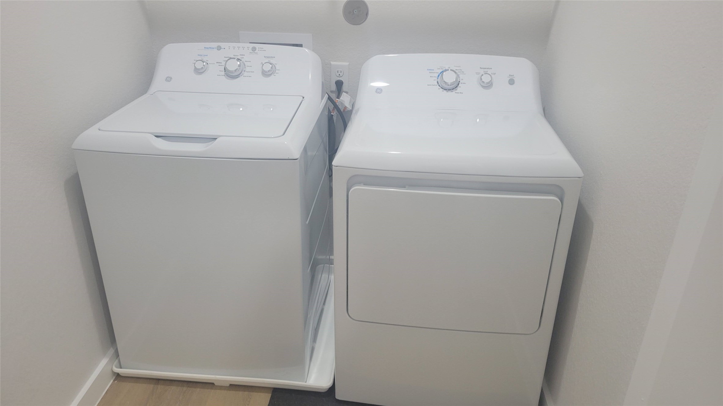 7220 South Hall Street, Unit B Houston, TX 77028 - Photo 30 of 34 a utility room with dryer and washer