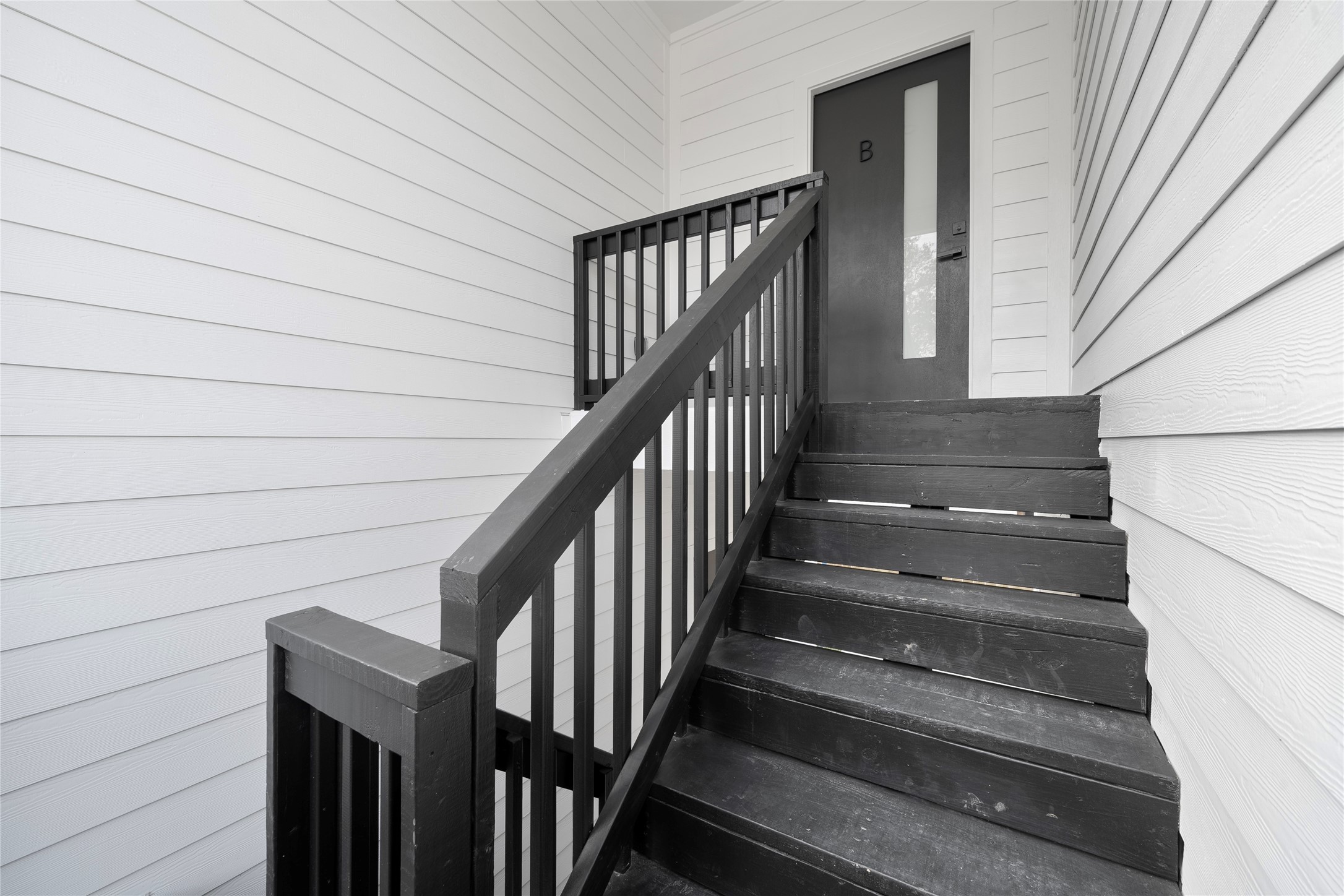 7220 South Hall Street, Unit B Houston, TX 77028 - Photo 5 of 34 a view of entryway