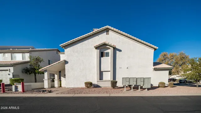 $2,200 | 4805 East Kachina Trail, Unit 19, Phoenix, AZ 85044