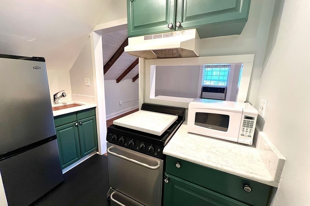 8 Franklin Street, Unit 10 Marblehead, MA 01945 - Photo 9 of 12