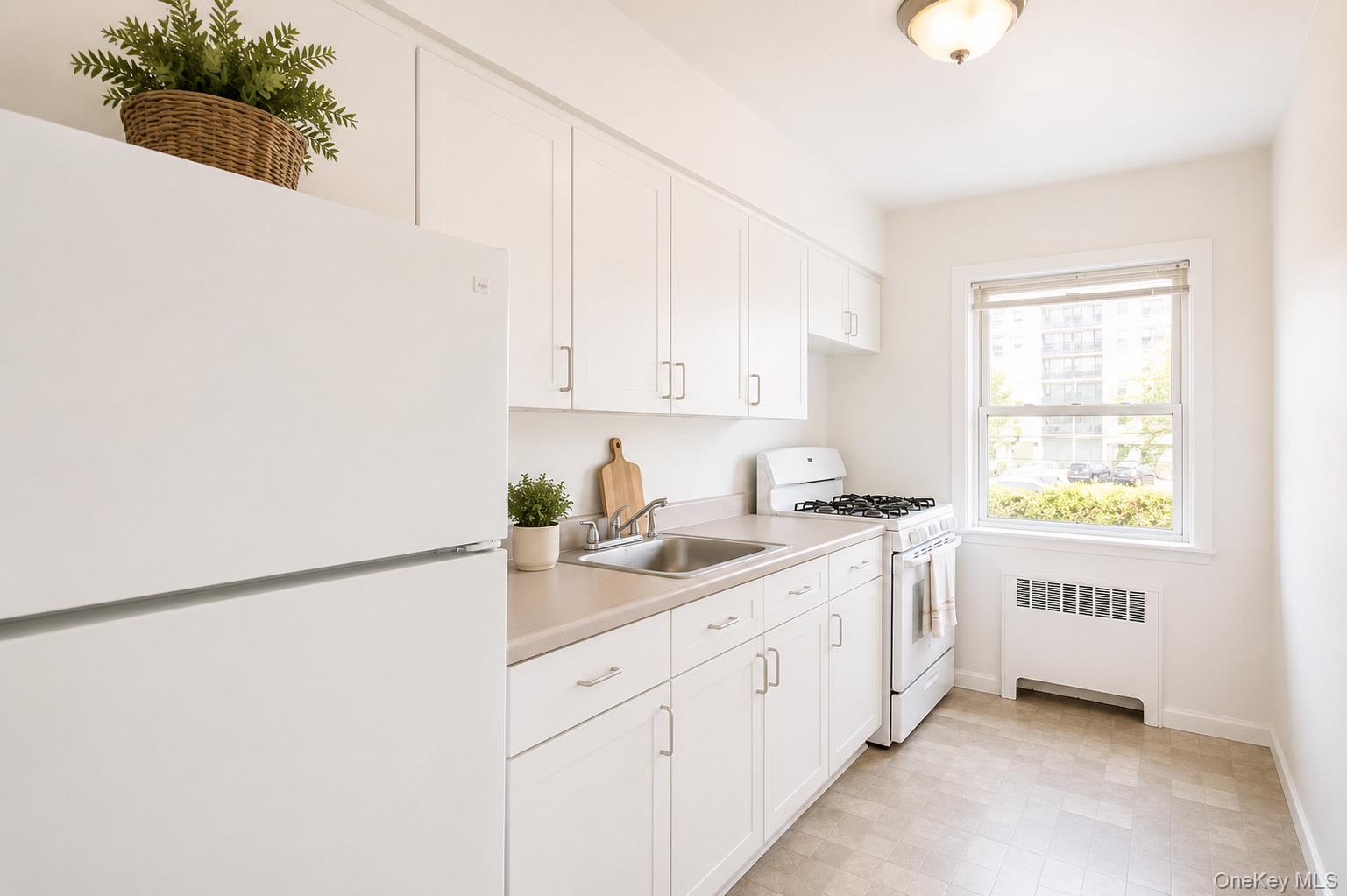 325 Shore Road, Unit 1E Long Beach, NY 11561 - Photo 7 of 14