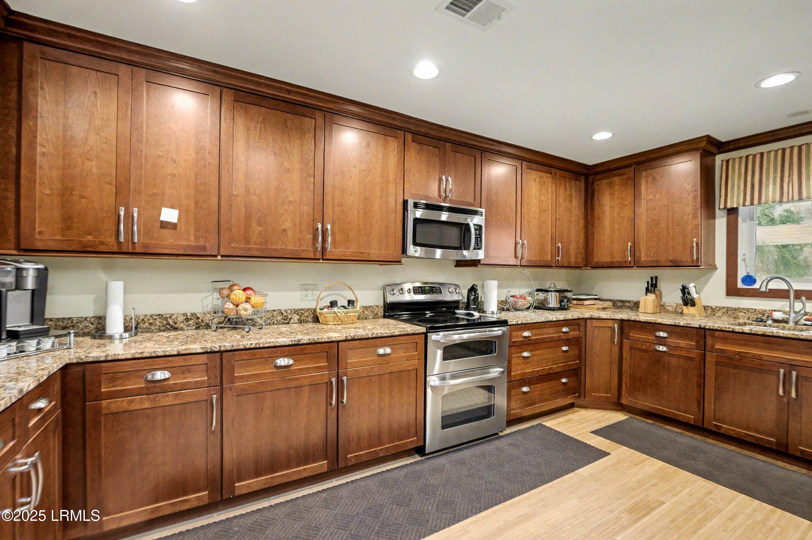 561 Remora Drive Fripp Island, SC 29920 - Photo 5 of 47 Updated Kitchen