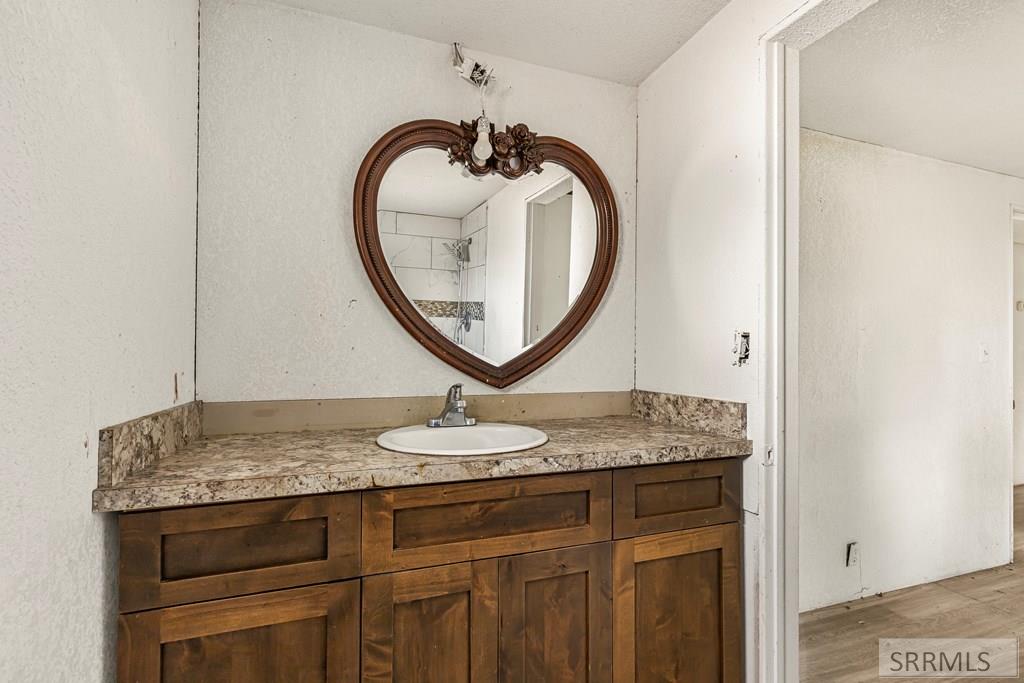 5571 East Iona Road Iona, ID 83427 - Photo 11 of 33 Bathroom 1
