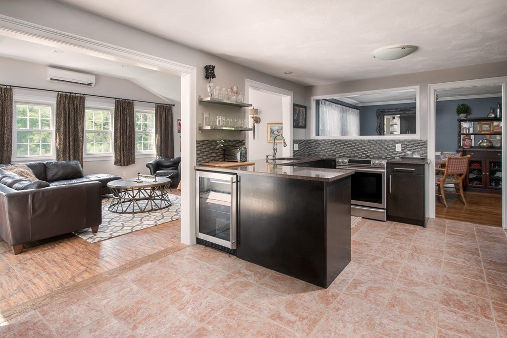 63 Dalton Road Holliston, MA 01746 - Photo 4 of 26 Gallery Image 4