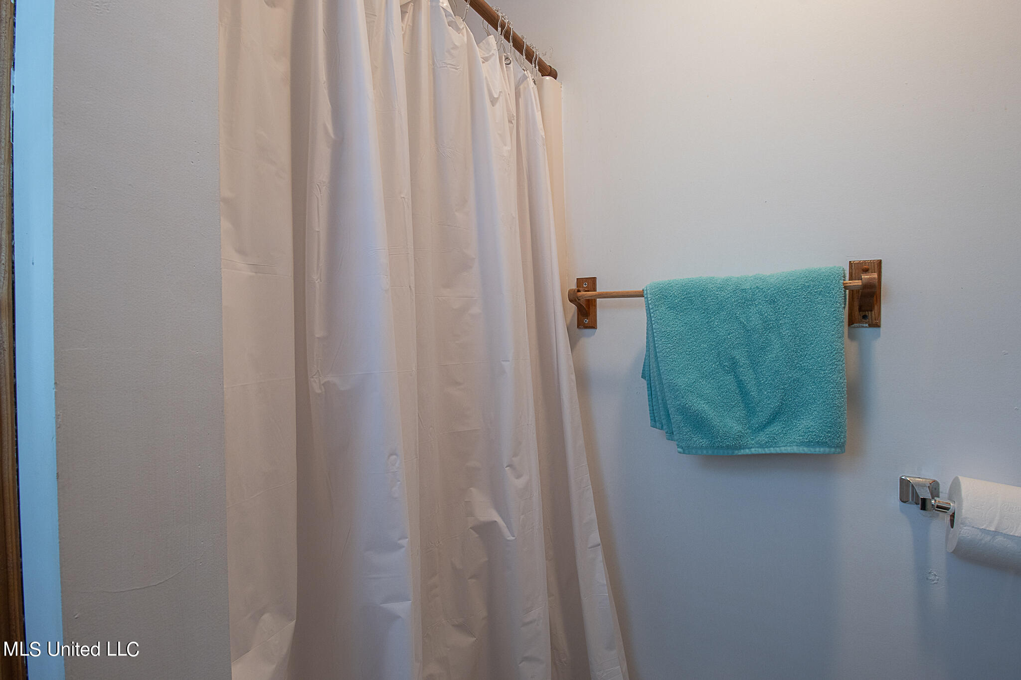 56 Timber Ridge Road Wiggins, MS 39577 - Photo 12 of 22 Primary Bath Shower