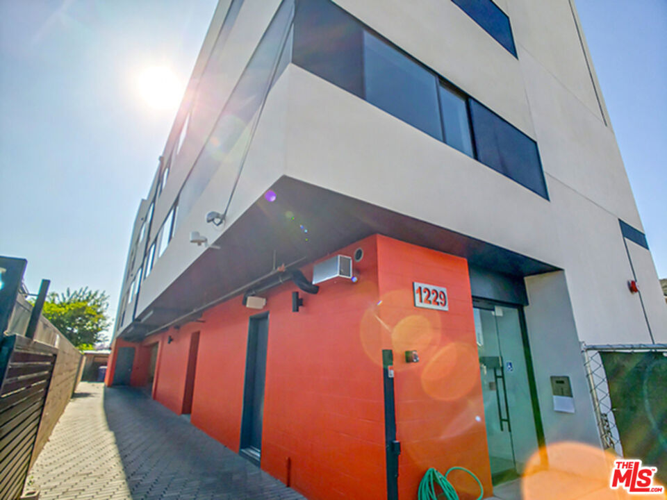 1229 South Kingsley Dr  