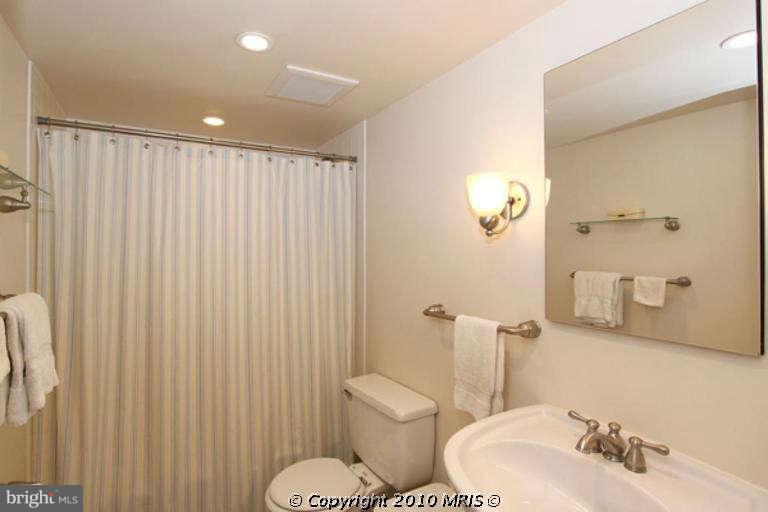 520 E Street Northeast, Unit 11 Washington, DC 20002 - Photo 12 of 14 Bath