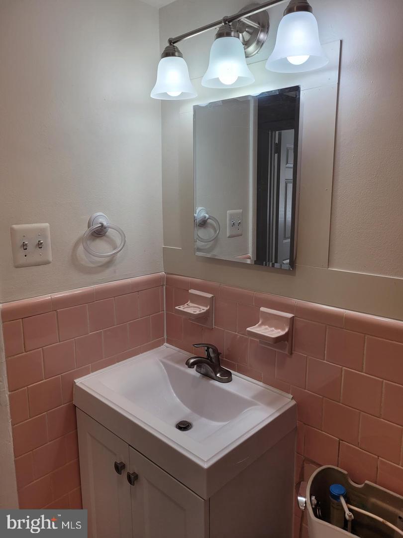 2848 Annandale Road, Unit 123 Falls Church, VA 22042 - Photo 13 of 19 Bathroom