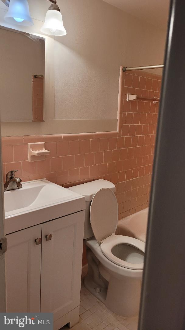 2848 Annandale Road, Unit 123 Falls Church, VA 22042 - Photo 14 of 19 Bathroom