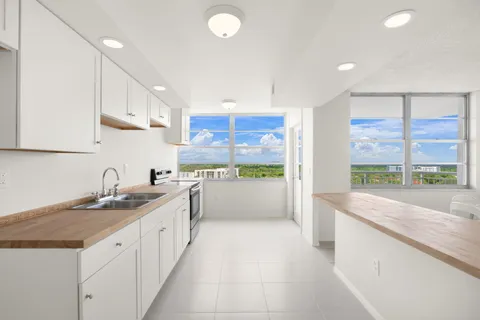 $175,000 | 18011 Biscayne Boulevard, Unit 17041, Aventura, FL 33160
