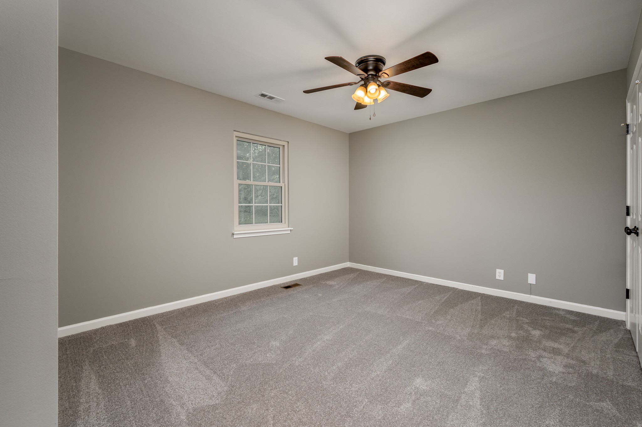 942 General George Patton Road Nashville, TN 37221 - Photo 21 of 23 an empty room with windows and fan
