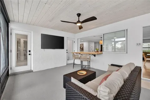 $1,525,000 | 2000 Kansas Avenue Northeast, St. Petersburg, FL 33703