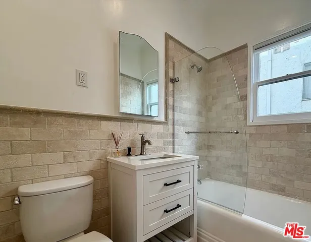 $5,900 | 854 4th Street, Santa Monica, CA 90403