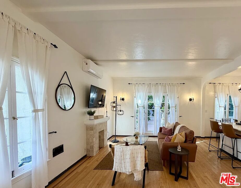 854 4th Street Santa Monica, CA 90403 - Photo 2 of 29