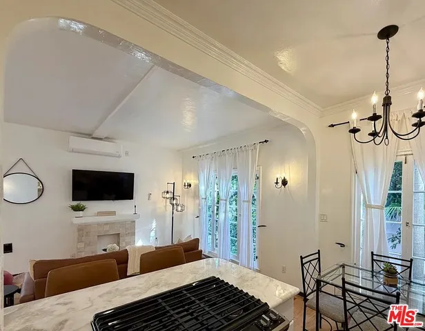 $5,900 | 854 4th Street, Santa Monica, CA 90403