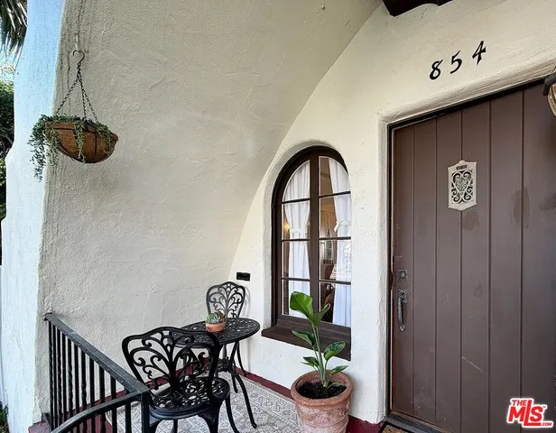 $5,900 | 854 4th Street, Santa Monica, CA 90403