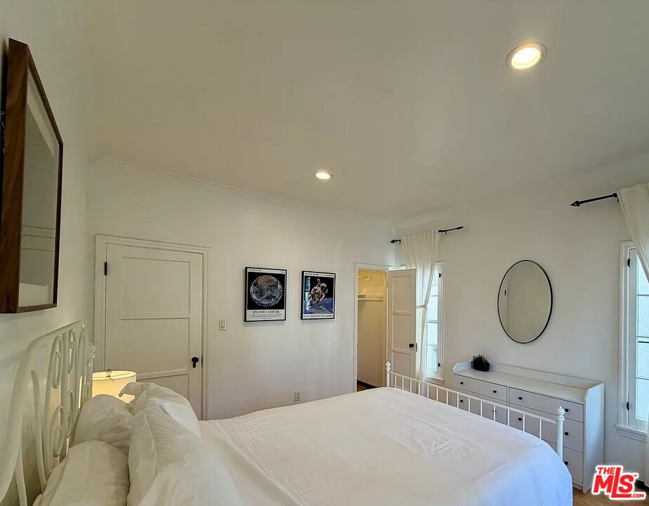 854 4th Street Santa Monica, CA 90403 - Photo 5 of 29