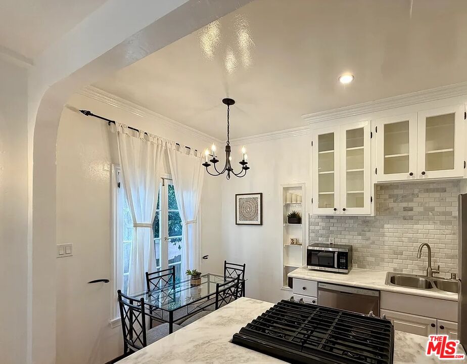 854 4th Street Santa Monica, CA 90403 - Photo 9 of 29