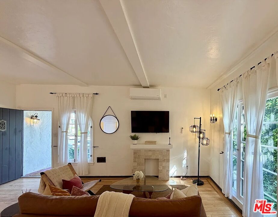 854 4th Street Santa Monica, CA 90403 - Photo 10 of 29