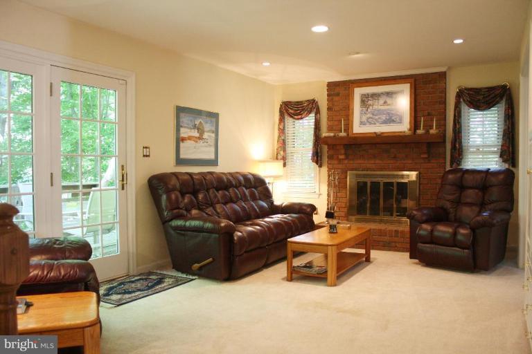 9309 Janphil Lane Springfield, VA 22153 - Photo 19 of 24 Family Room