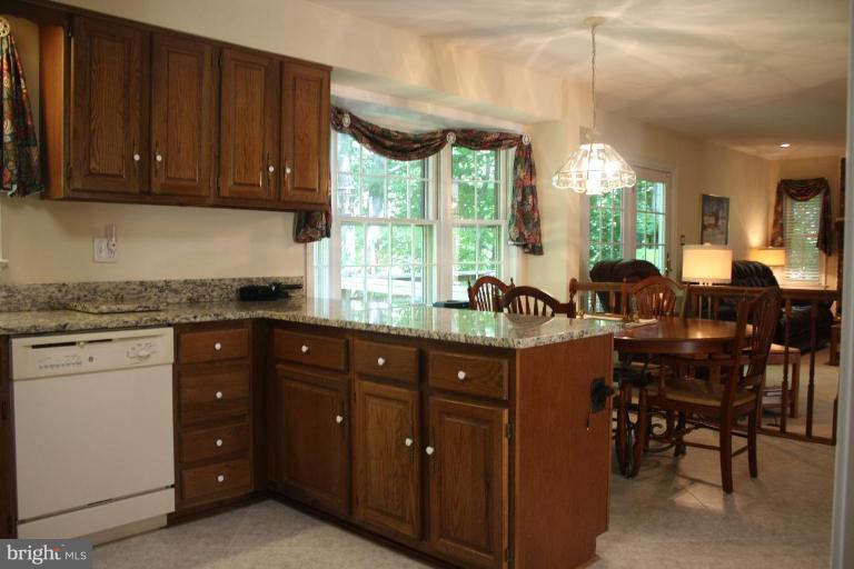 9309 Janphil Lane Springfield, VA 22153 - Photo 21 of 24 Kitchen