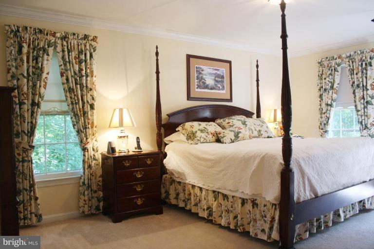 9309 Janphil Lane Springfield, VA 22153 - Photo 10 of 24 Master Bedroom