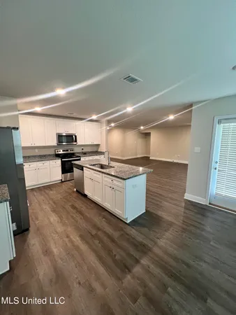 $2,400 | 18186 Southern Magnolia Cove, Gulfport, MS 39503