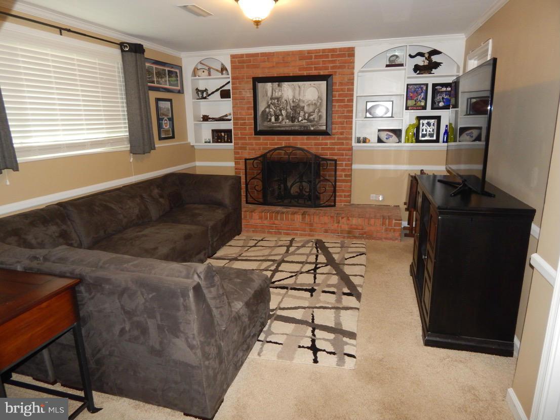8494 Falling Leaf Road Springfield, VA 22153 - Photo 10 of 25 Family Room