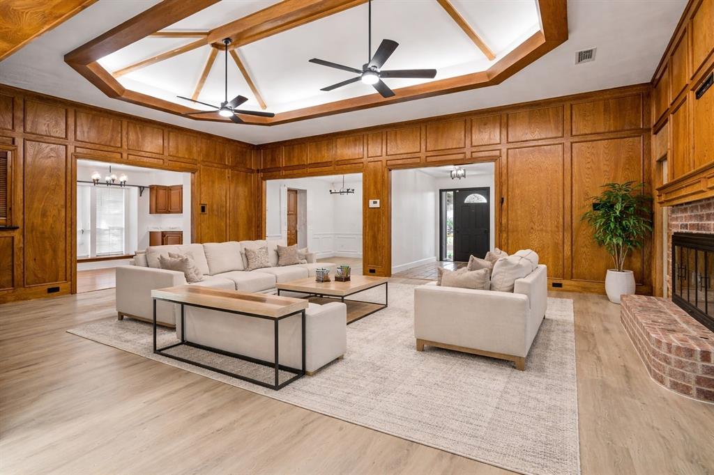 2012 Cross Bend Road Plano, TX 75023 - Photo 7 of 38