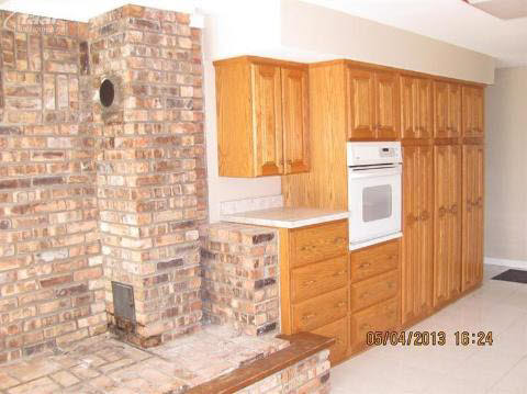 10173 White Road Linden, MI 48451 - Photo 10 of 15 20354838-10.JPG