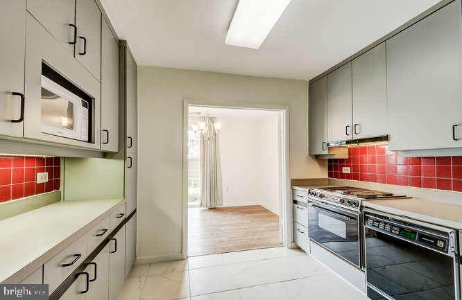 5 Cross Keys Road, Unit 5A Baltimore, MD 21210 - Photo 5 of 16 Efficient kitchen