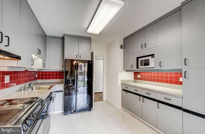 5 Cross Keys Road, Unit 5A Baltimore, MD 21210 - Photo 6 of 16 Abundant counters and storage