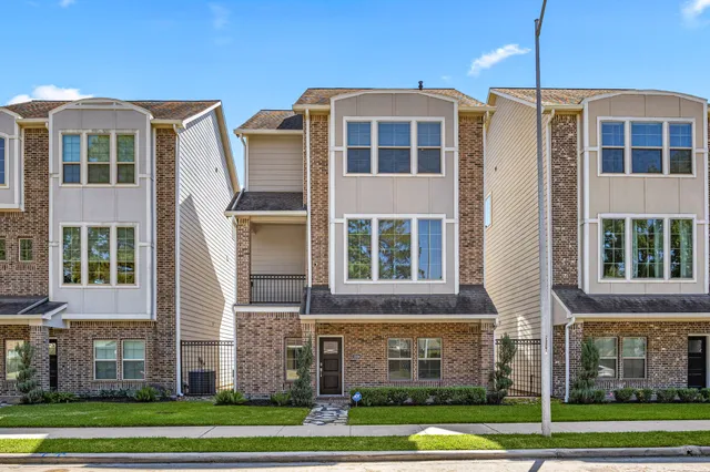 $435,000 | 1224 Murrayhill Drive, Houston, TX 77043