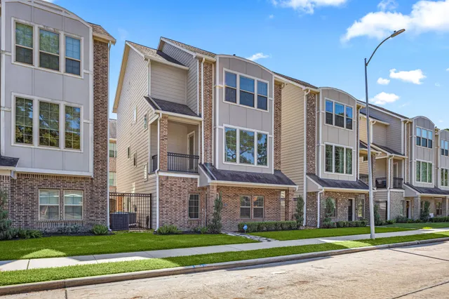 $450,000 | 1224 Murrayhill Drive, Houston, TX 77043