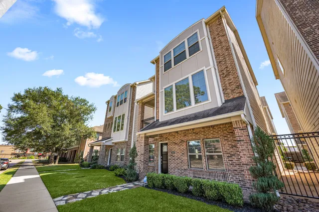 $450,000 | 1224 Murrayhill Drive, Houston, TX 77043