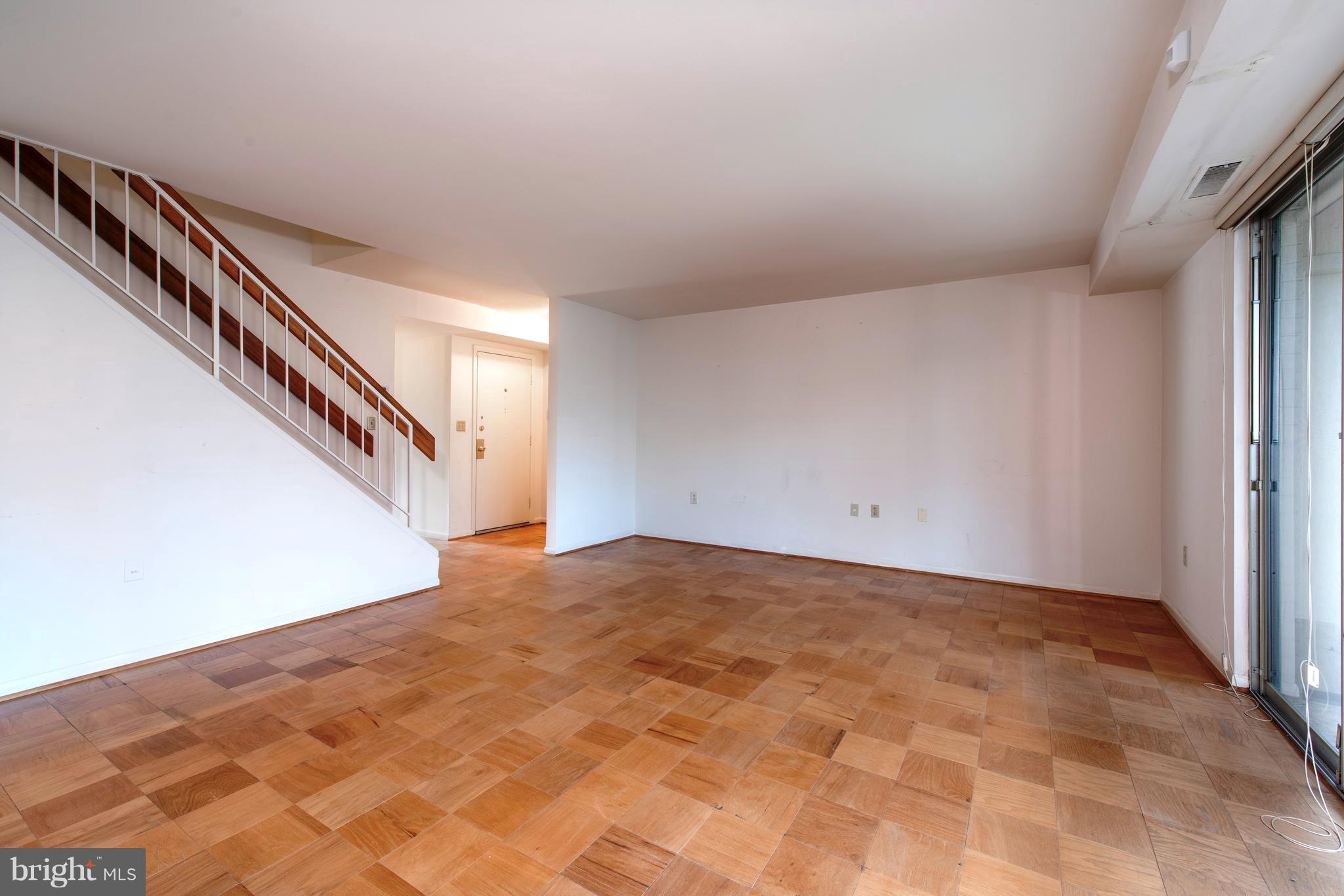 17 Hamill Road, Unit 17F Baltimore, MD 21210 - Photo 5 of 22 Living Room