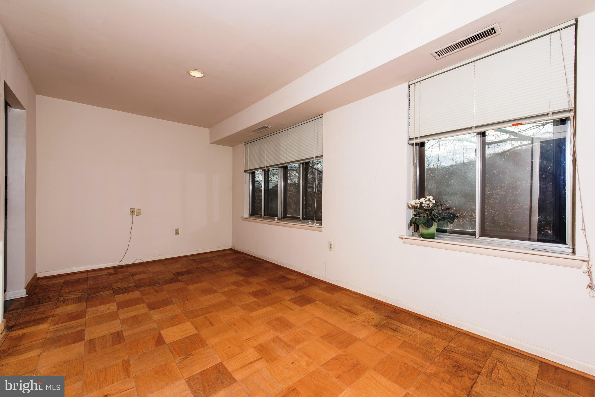 17 Hamill Road, Unit 17F Baltimore, MD 21210 - Photo 9 of 22 Dining Room
