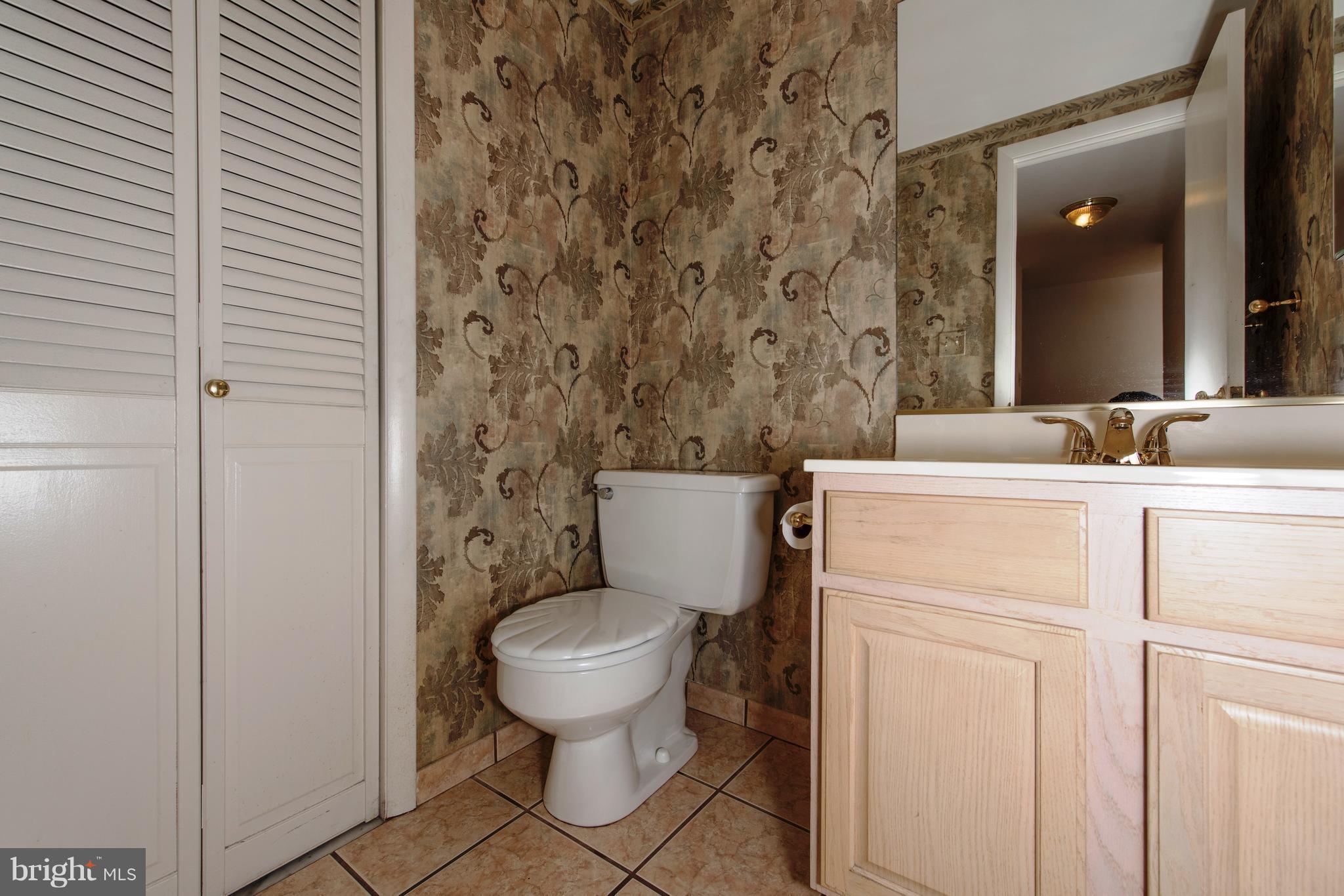 17 Hamill Road, Unit 17F Baltimore, MD 21210 - Photo 10 of 22 Powder Room