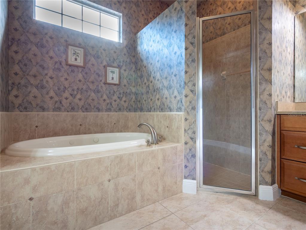 1488 Southwest 84th Terrace Gainesville, FL 32607 - Photo 16 of 31 a bathroom with a bathtub