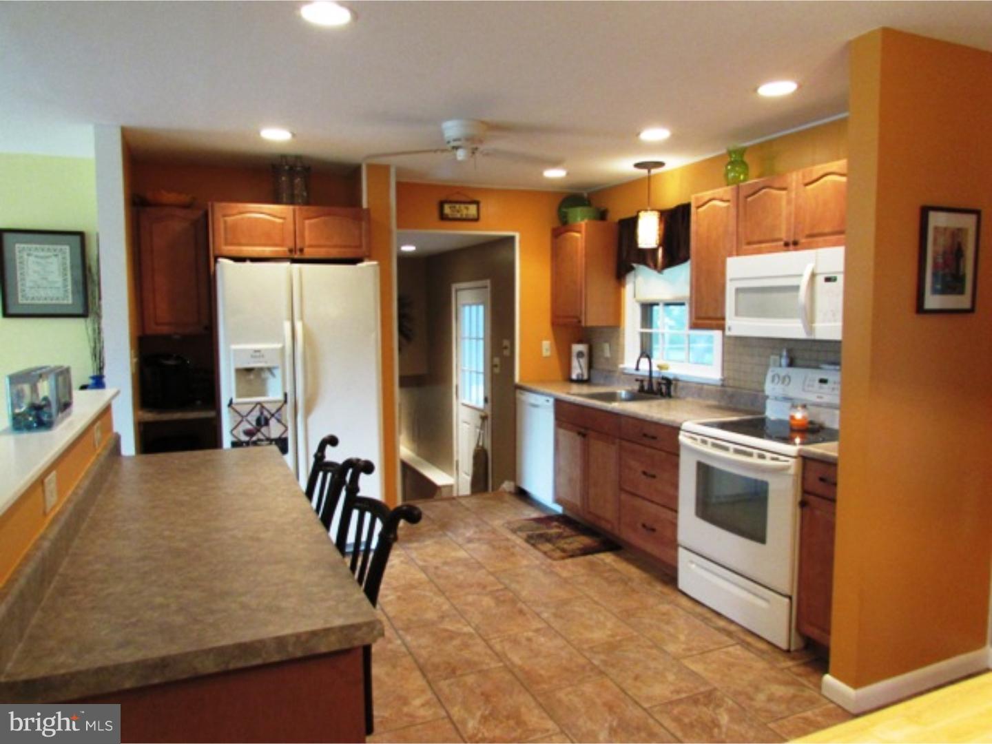 910 Linfield Road Newark, DE 19713 - Photo 4 of 22 Kitchen