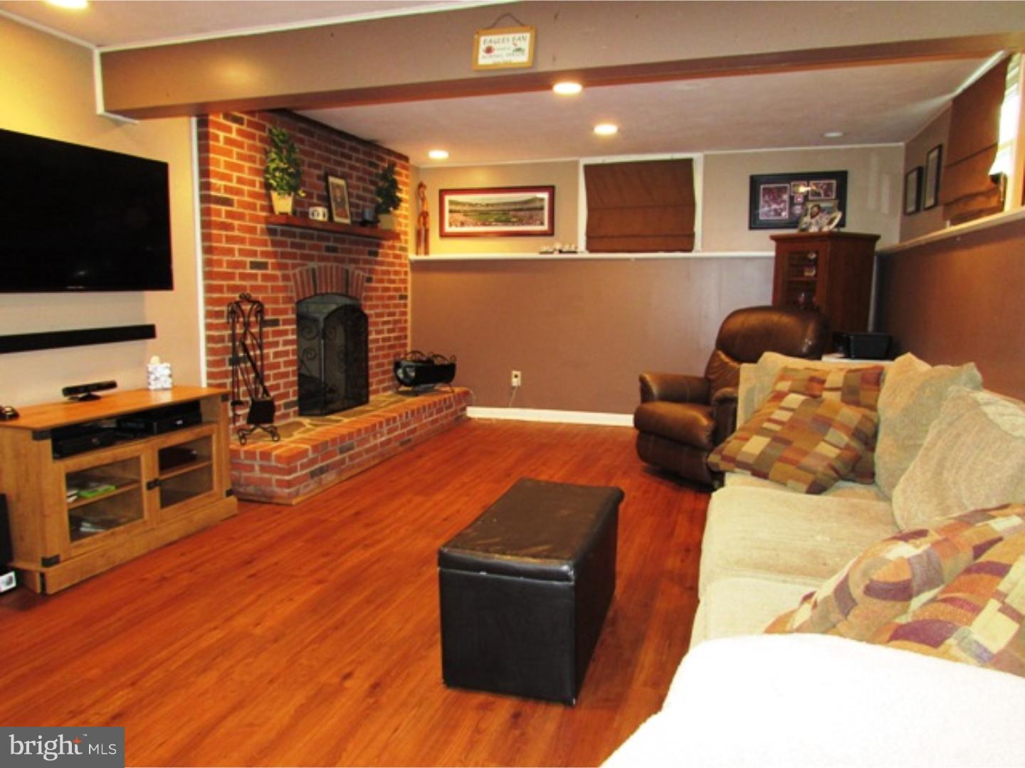 910 Linfield Road Newark, DE 19713 - Photo 8 of 22 Family Room