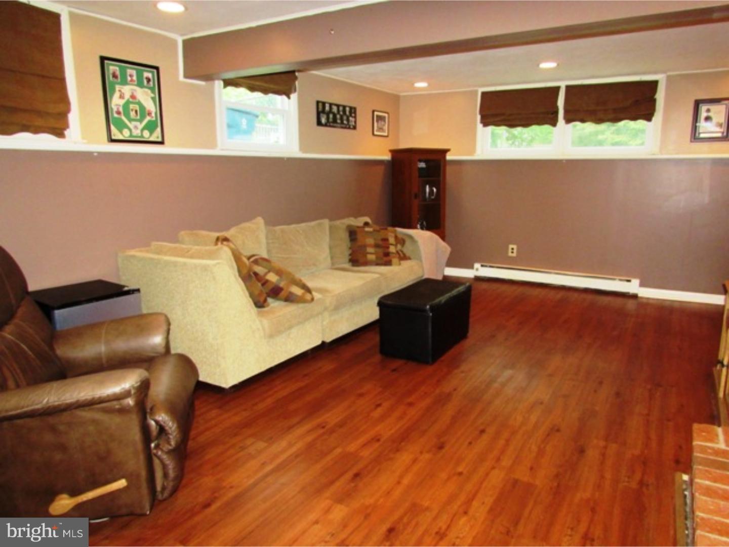 910 Linfield Road Newark, DE 19713 - Photo 9 of 22 Family Room