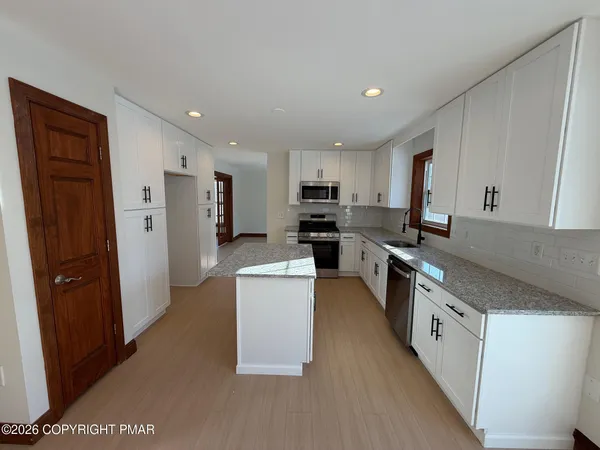 $579,900 | 129 Doria Drive, Blakeslee, PA 18610